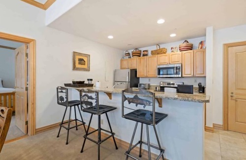 Highlands Townhomes Condo | Oxford Court 308 - 2 Bedroom Residence