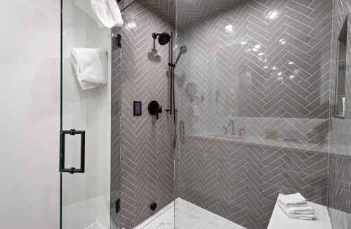 Beaver Creek Apartment | Oxford Court by East West Hospitality