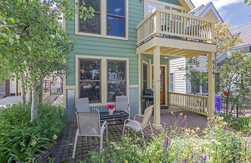 Telluride House | PACIFIC ST TOWNHOUSE II- Perfect Downtown Location, Views & Walk-to-Ski