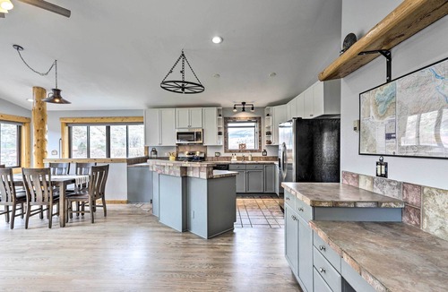 Palisade Cottage | Palisade Cottage on Orchard - Hike, Bike + More!