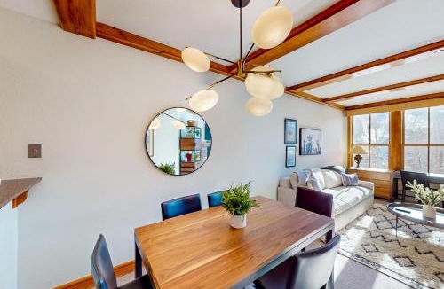 Mountain Village Apartment | Palmyra 4E