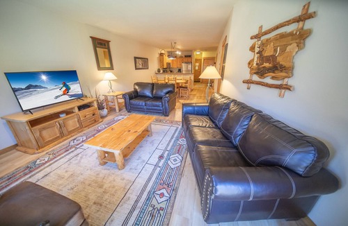 Mountain House Condo | Panoramic Mountain views! Private washer & dryer!