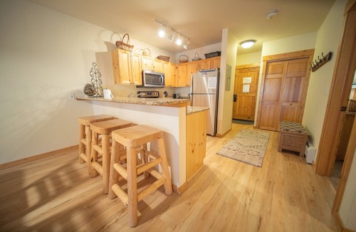 Mountain House Condo | Panoramic Mountain views! Private washer & dryer!