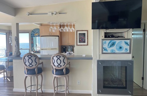 Eastern Malibu House | Panoramic Oceanfront Malibu Getaway
