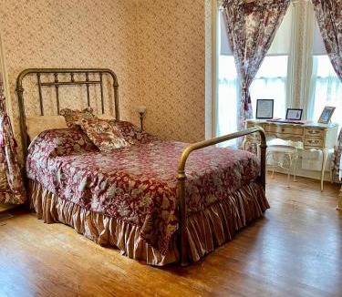 Golden Bed & Breakfast | Pansy’s Parlor Bed & Breakfast