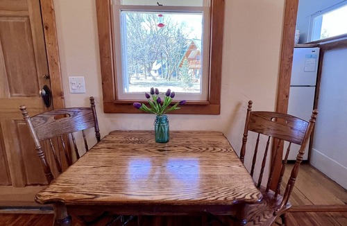 Paonia House | Paonia Victorian Farmhouse - Country Setting, Walk to Town.