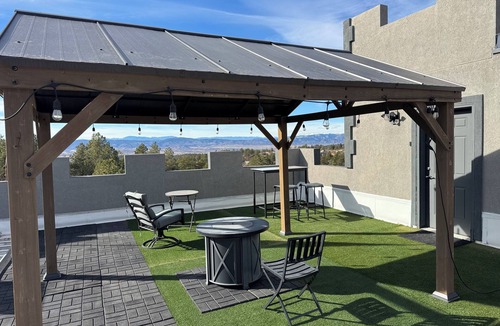 Castle Rock Condo | Paradise 2BR 1MBA Sleep3 Camper Parking Shop Golf