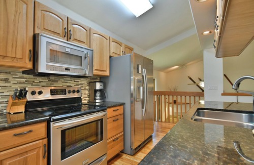 Park Forest Estates House | Park Forest Deer Trail Townhome: Hot Tub, On Shuttle Route
