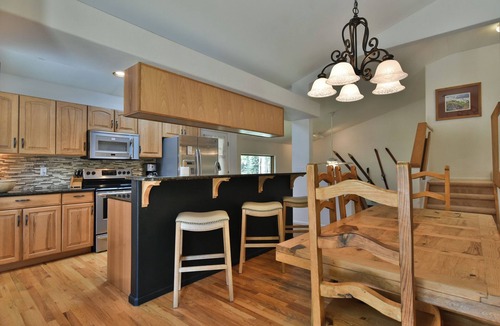 Park Forest Estates House | Park Forest Deer Trail Townhome: Hot Tub, On Shuttle Route