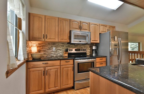 Park Forest Estates House | Park Forest Deer Trail Townhome: Hot Tub, On Shuttle Route