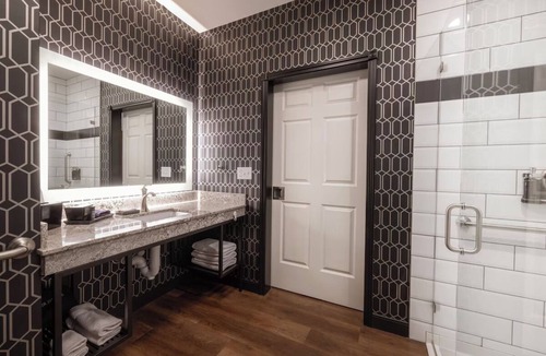 Parker Hotel | Parker Stay | 1 Unit | Central CO Mainstreet Location
