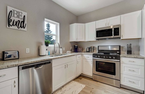 Monument House | Parkside Ridge! Cozy Escape w/Hot Tub & Views
