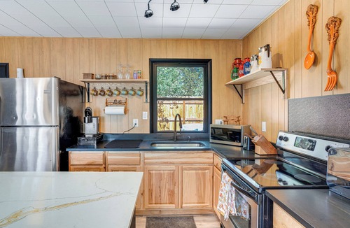 Bailey Cabin | Patio & Hot Tub: Cozy Cabin Retreat in Bailey!