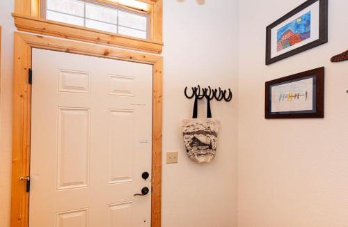Pole Creek House | Peace and Quiet in the mountains
