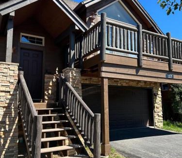 Pole Creek House | Peace and Quiet in the mountains