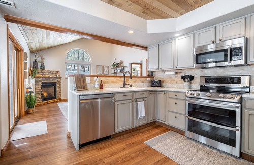 Bailey Cabin | Peaceful getaway in the woods with fully fenced yard- Pet friendly!
