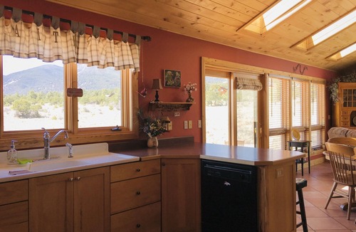 Buena Vista House | Peaceful Mountain getaway, 3 bath, Spectacular views! Coffee in the cupboard!
