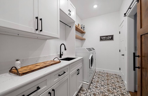 Woodland Park House | Peaceful Pines Modern Luxury Farmhouse with Hot Tub