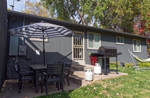 Eiber House | Peaceful Retreat for Non-Smokers. Quiet Location Between Red Rocks & Denver