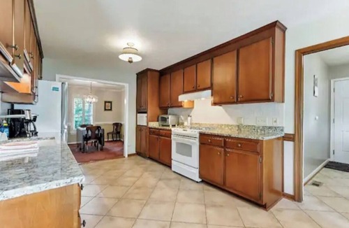 Hampton House | Peaceful Waterfront Stay Sleeps 6