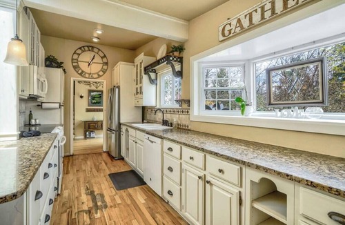 East Colorado Springs House | Peach House | Adventure Haven | Dog Friendly/BBQ