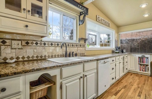 East Colorado Springs House | Peach House | Adventure Haven | Dog Friendly/BBQ