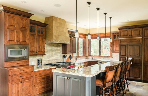 Christie Heights House | Peak 8 by AvantStay | Spacious Modern Cabin w/Hot Tub & Views