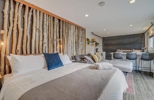 West Colorado Springs House | PeakView Lil Lux - Prime Spot King Hot Tub Views