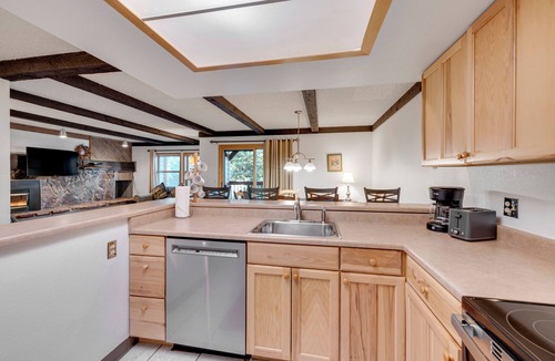 Historic District Condo | Perfect Downtown Retreat with ALL NEW APPLIANCES AS OF FALL 2025!
