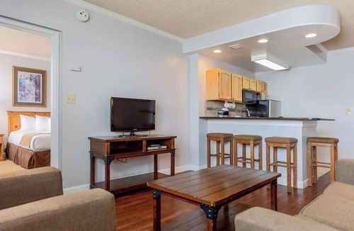 Steamboat Springs Apartment | Perfect Escape! Three Serene Rooms Close to Downtown | Indoor Pool
