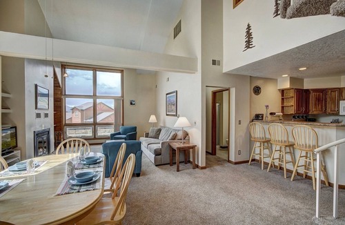 Summit Cove Condo | Perfect for families: 2 bedroom/3 bath w/hot tub + pool-minutes to Keystone!