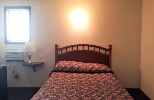 Cheyenne Wells House | Perfect for Groups! Pet-friendly Property, with Free Parking Onsite