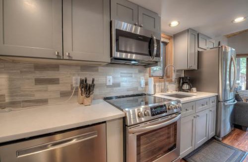 Breckenridge House | Perfect Getaway Cabin with Nearby Hike&Bike Trails