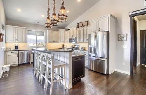Monument House | Perfect Lake and Mountain Views!