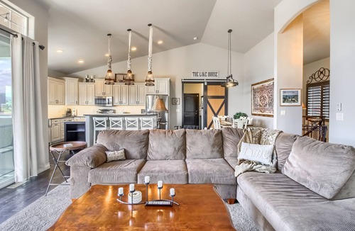 Monument House | Perfect Lake and Mountain Views!