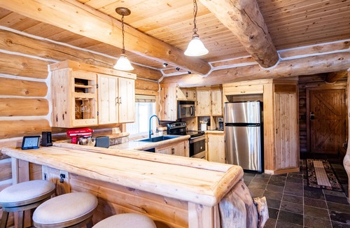 Valley of the Sun House | Perfect log cabin! Chic and cozy, 30 min. to Breck