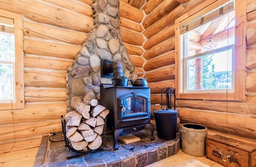 Valley of the Sun House | Perfect log cabin! Chic and cozy, 30 min. to Breck