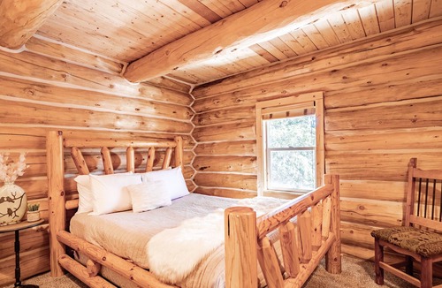 Valley of the Sun House | Perfect log cabin! Chic and cozy, 30 min. to Breck