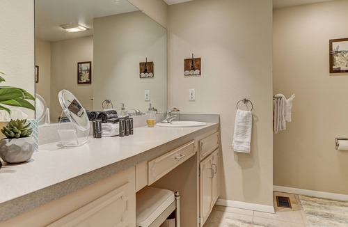 Broadmoor Condo | Perfect Mid-Term Stay - Hiking, Pikes Peak, Pickleball and SO much more!