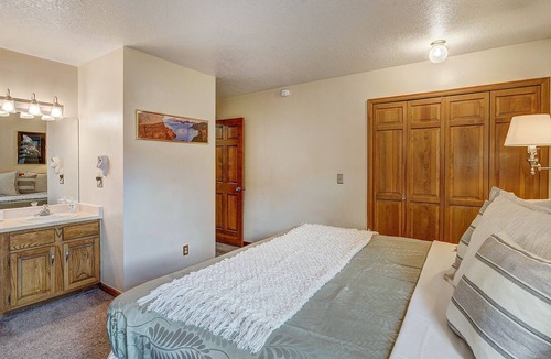 Summit Cove Condo | Perfect ski/ snowboard getaway 3 minutes to Keystone 15 to Breck