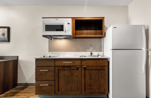 Dupont Hotel | Perfect Spot for Denver Visitors – 3 Units Near Zoo, Stadium & Wildlife Refuge