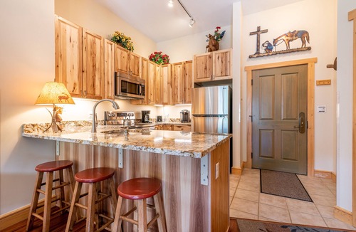 East Village at Copper Condo | Perfect views of the Super Bee Lift, Free WiFi, underground parking