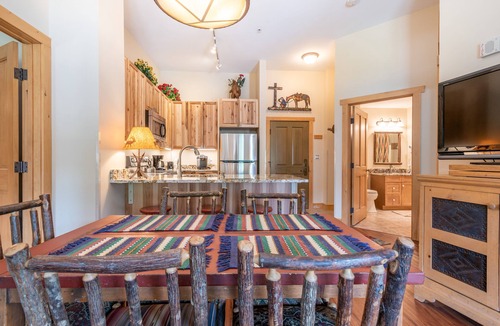 East Village at Copper Condo | Perfect views of the Super Bee Lift, Free WiFi, underground parking