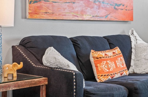 Lincoln Park House | Pet Friendly 2 Bedroom Bungalow in the Heart of Denver!