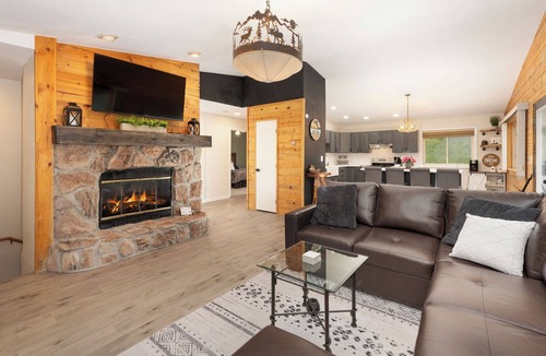 Grand Lake House | Pet Friendly, 4 Bedrooms + Game Room - Easy Walk to Lake Granby & Beacon Landing Marina