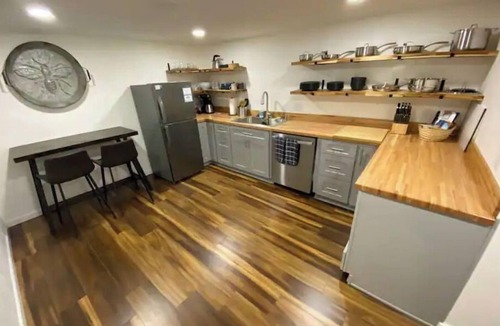 Arvada Plaza Area Apartment | Pet friendly apartment in thriving Arvada