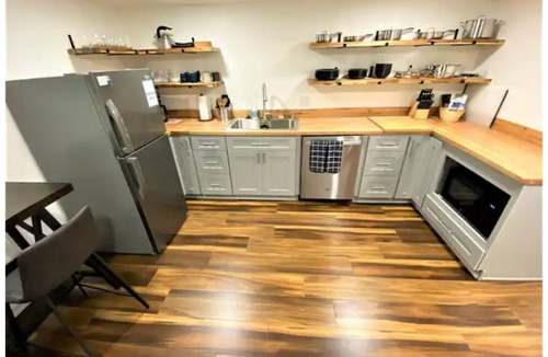Arvada Plaza Area Apartment | Pet friendly apartment in thriving Arvada