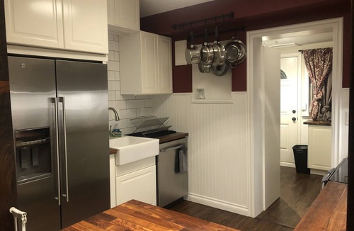 East Gate House | Pet friendly Bungalow. Close to Downtown and Mountains!