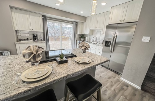 Rustic Hills House | Pet Friendly Close to all Attractions. MTN Views!