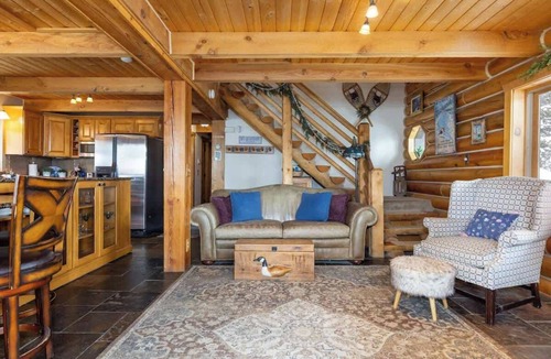 Quandary Village Cabin | Pet-Friendly Cabin with Hot Tub & Stunning Views